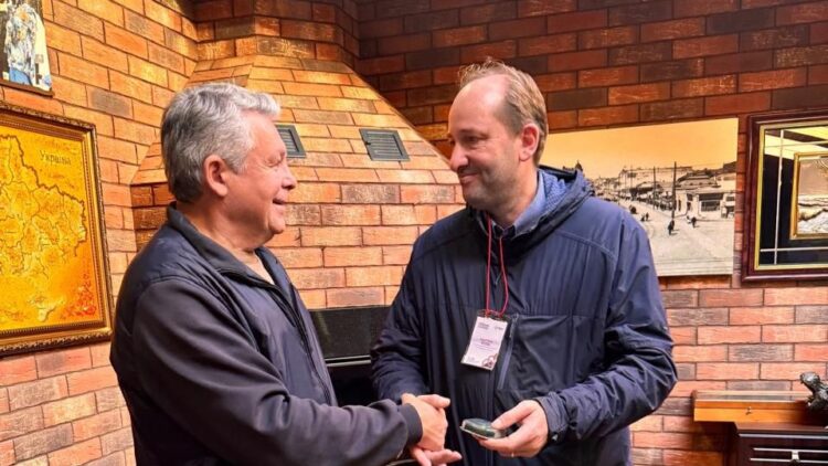 Bonate Sopra, una luce per l’Ucraina: via alla raccolta di torce elettriche e candele