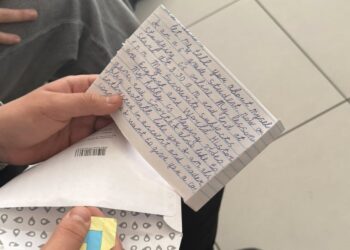 Un ponte di lettere e speranza: gli studenti di Bonate Sopra ricevono le risposte dall’Ucraina – FOTOGALLERY