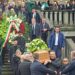 L’ultimo abbraccio di Pontida a Umberto Bossi: il “Va’ pensiero” e il commosso corteo al Pratone – FOTOGALLERY