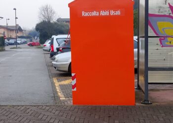 Madone, nuovi raccoglitori per i vestiti usati: ma i vandali colpiscono il giorno stesso