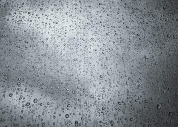 Meteo Isola Bergamasca: weekend dai due volti; ombrelli aperti sabato, domenica migliora