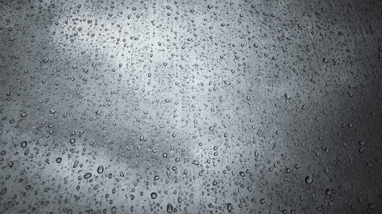 Meteo Isola Bergamasca: weekend dai due volti; ombrelli aperti sabato, domenica migliora