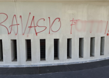 Scritte intimidatorie contro il sindaco Ravasio a Brembate Sopra: «Non arretrerò di un millimetro»