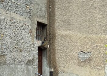 Raid notturno a Ponte San Pietro: rubato il tubo della grondaia in rame alla Chiesa Nuova