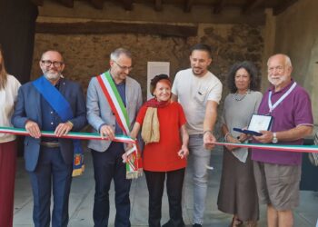 Arte e memoria al Castello Colleoni di Solza: inaugurata la mostra personale “Identità Violate” di Anna Santinello