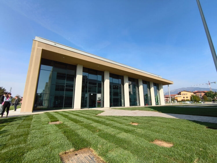 Inaugurata la nuova palestra all’Istituto Betty Ambiveri di Presezzo: un’opera all’avanguardia da 3,3 milioni con i fondi PNRR
